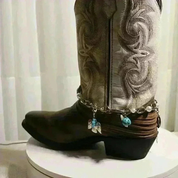 Handmade Repurposed Single Strand Turquoise,Pearl, and Silver Toned - Picture 2 of 8